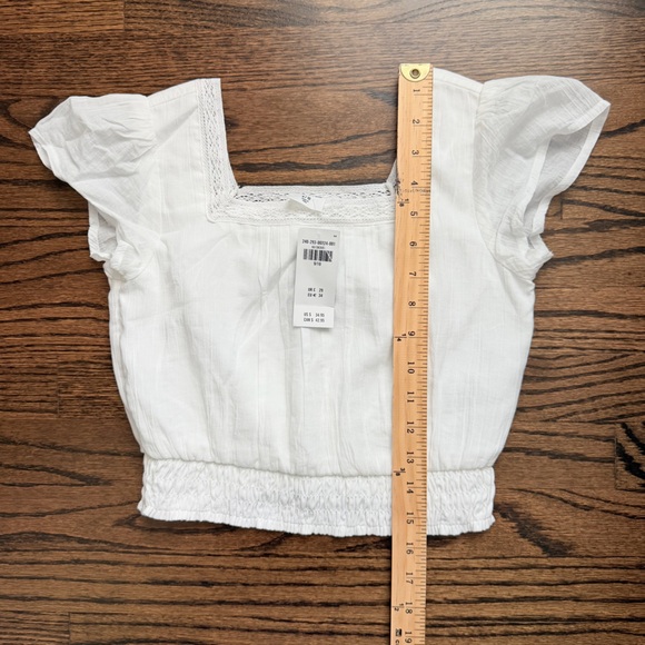 NWT Abercrombie Girls White Lace Trimmed Cropped Blouse - size 9/10 - Picture 3 of 4